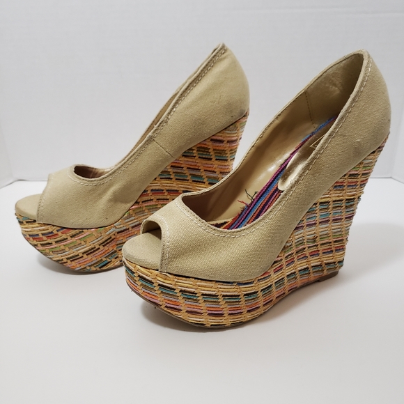 5/$15 Size 6 Speed Limit 98 Khaki Canvas Woven Platform Wedges - Picture 2 of 8